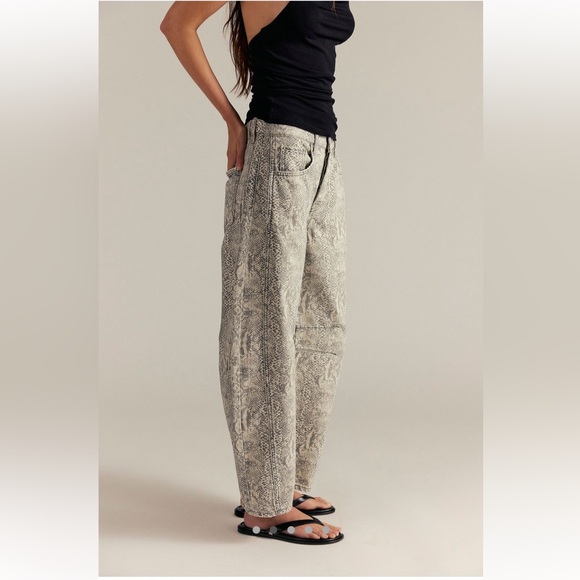 Free People NWOT Good Luck Printed Barrel Jeans Size 28 in Snake Combo - Picture 1 of 13